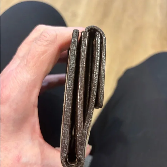 Gucci Tan and Brown Monogram Wallet - Picture 16 of 16